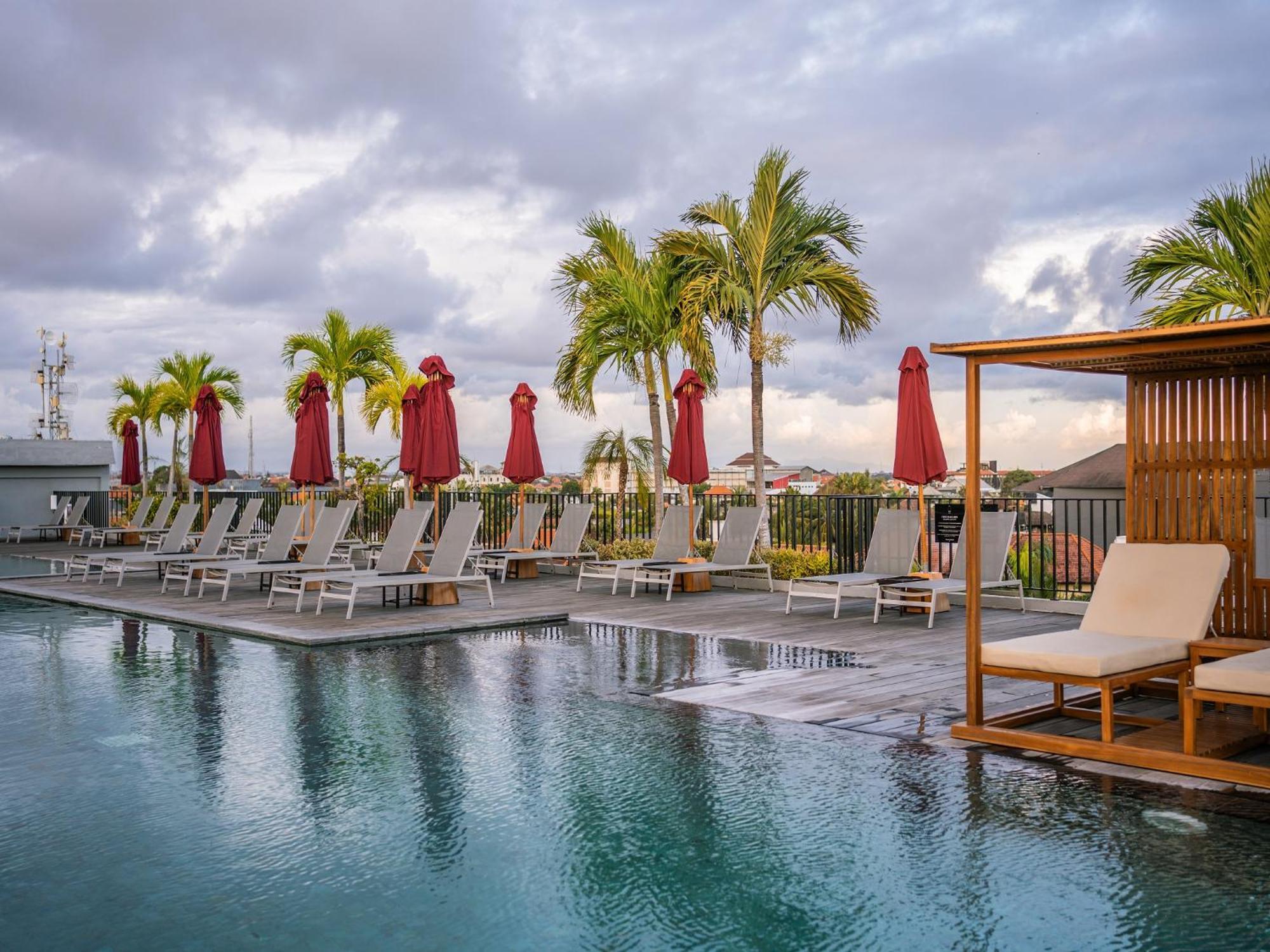 Hotel Cross Paasha Bali 5*